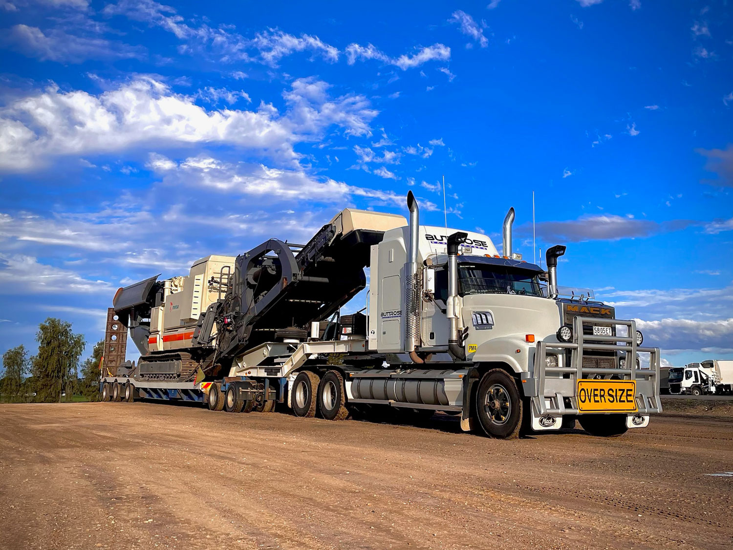 mobile-crushing-screening-v1-industry-sector-services-buttrose-earthmovers